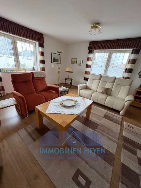 Möblierte Erdgeschosswohnung in einem Wohnhaus