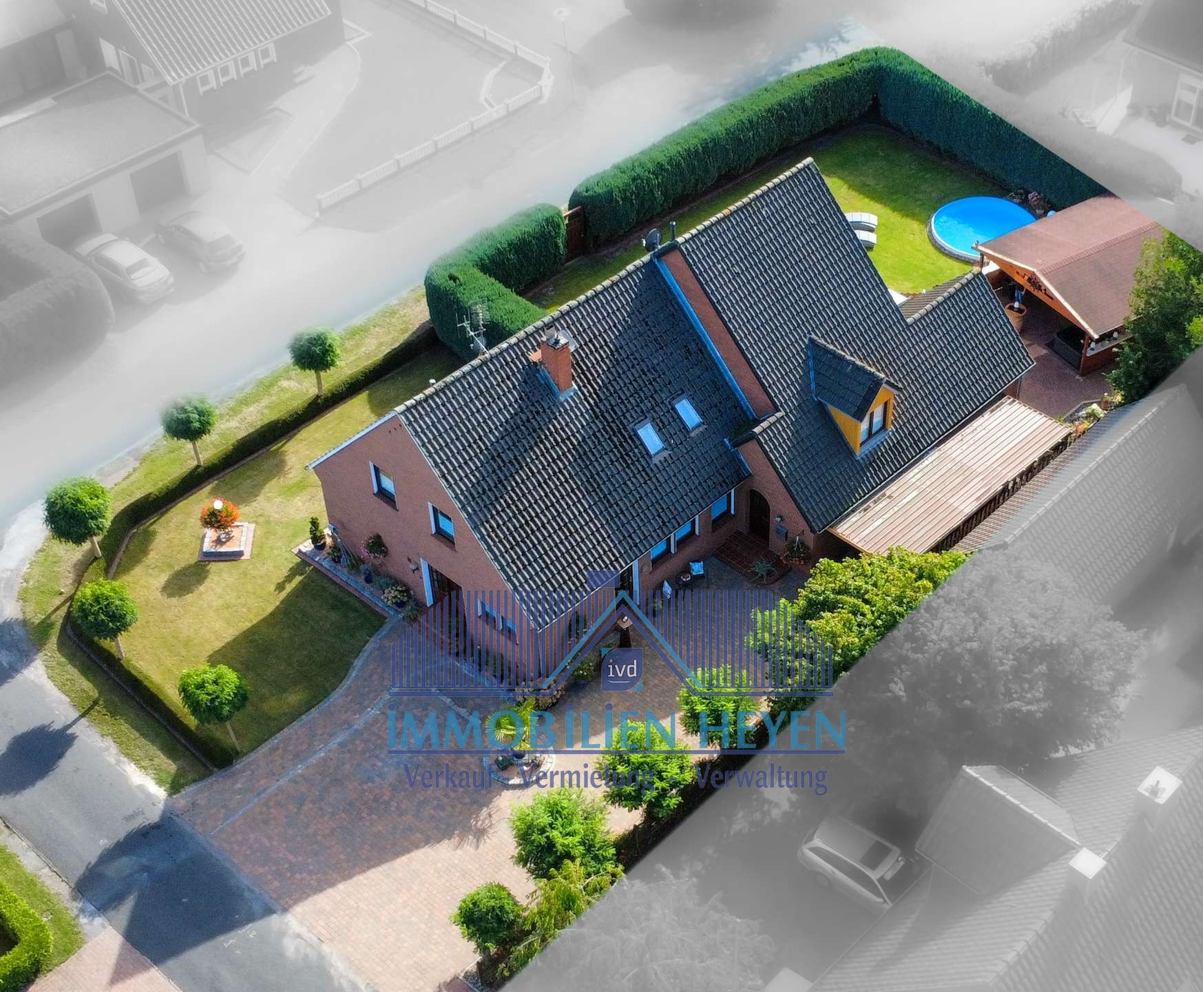 Architektur und Bauweise können sich sehen lassen. Platz für zwei Generationen !